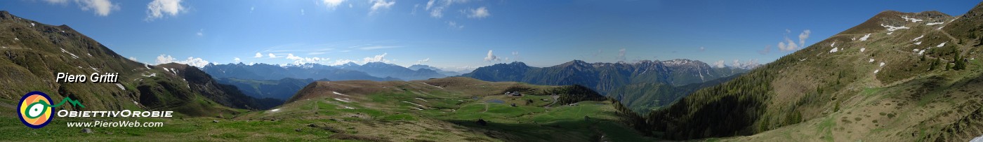 30 Alla dx Monte Avaro alla sx Monte Foppa, al centro i Piani d'Avaro .jpg